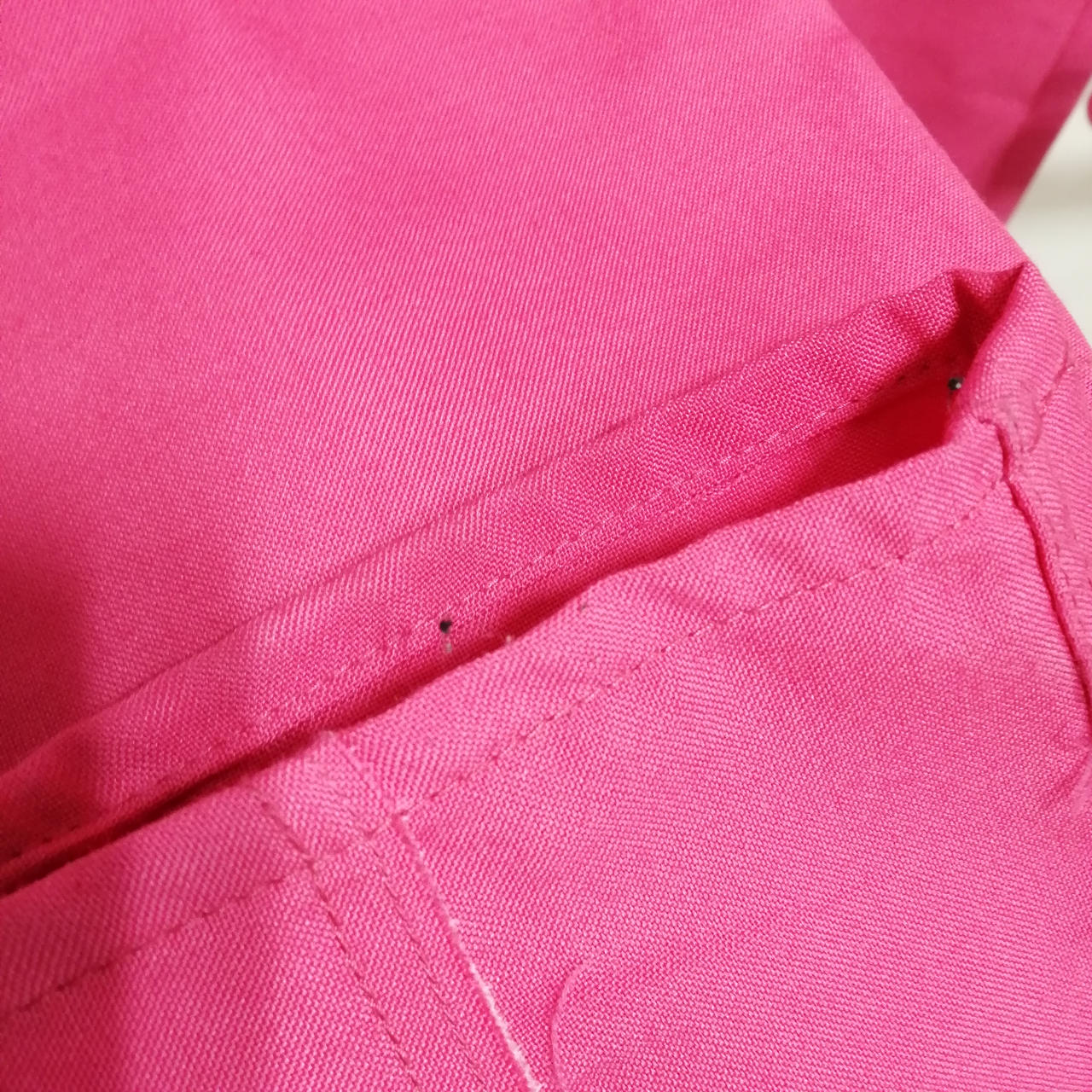 足元多少の毛羽立ちあり