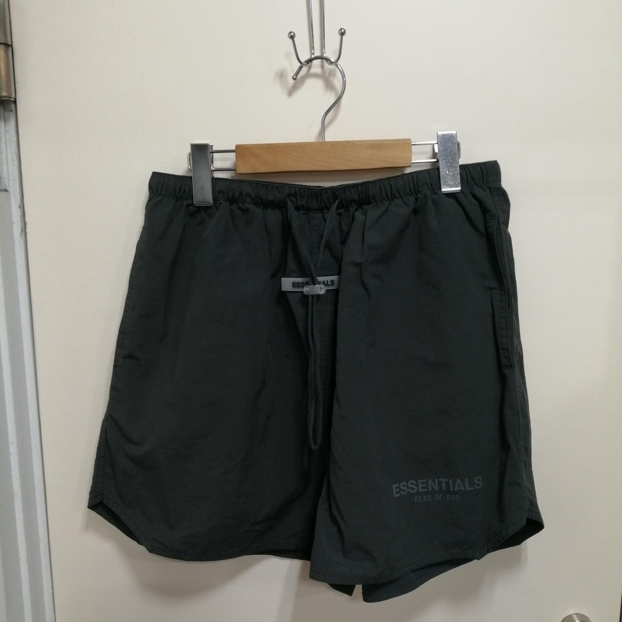 国内即発★送関込【FEAR OF GOD】ロゴパッチ ハーフパンツ Black 国内即発☆送関込【FEAR OF GOD】ロゴパッチ ハーフパンツ Black