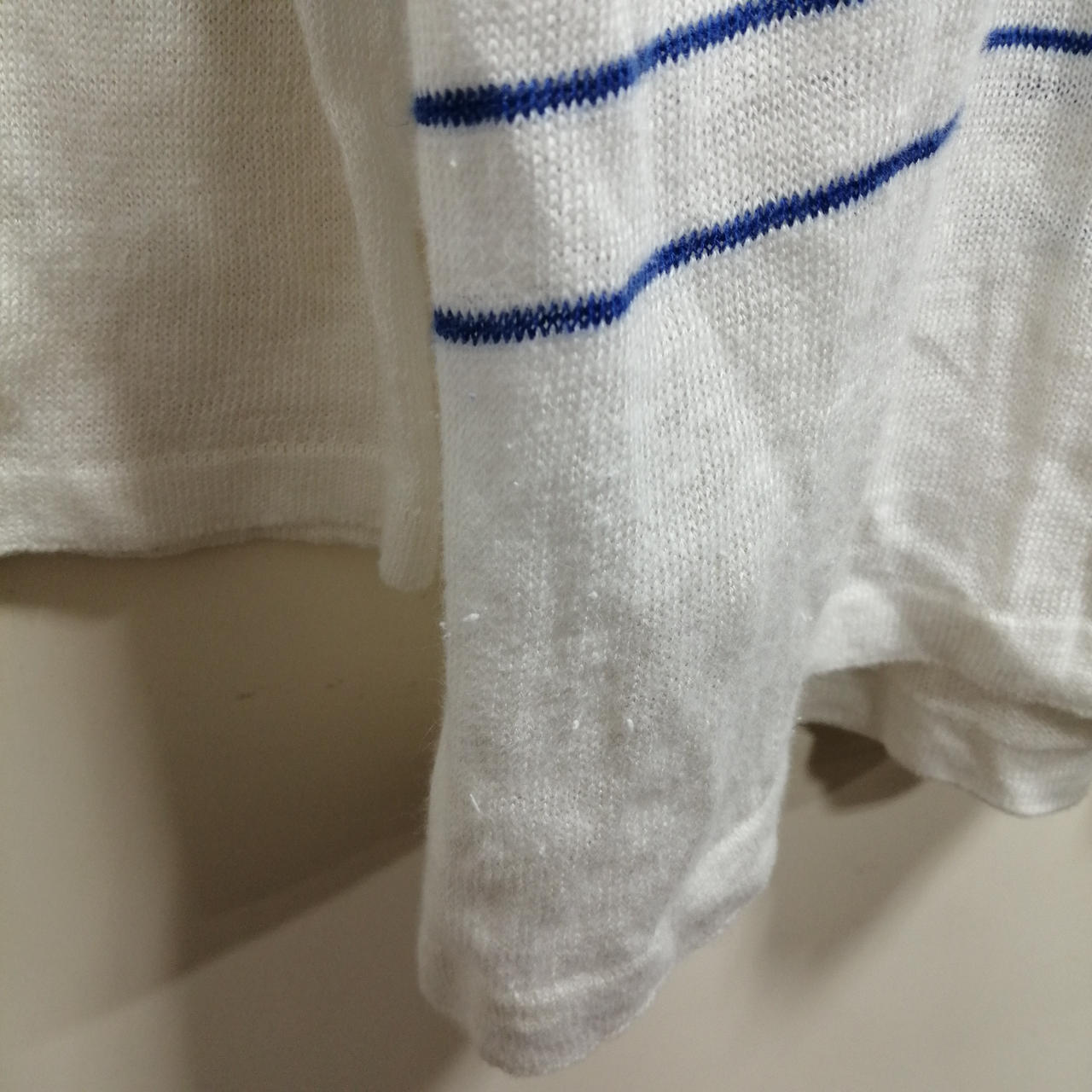 裾部分多少の毛玉あり