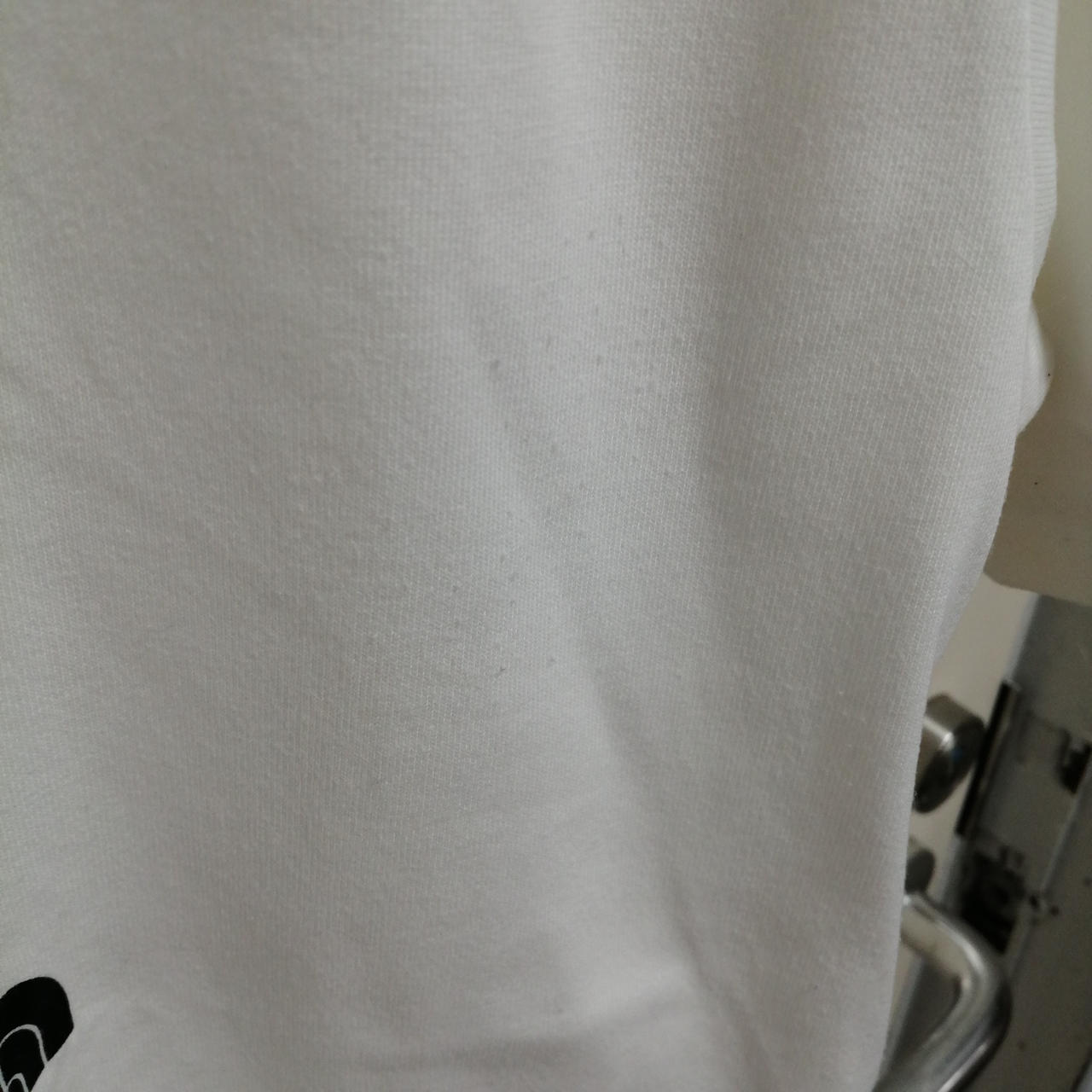 正面左胸辺り、多少の毛玉あり