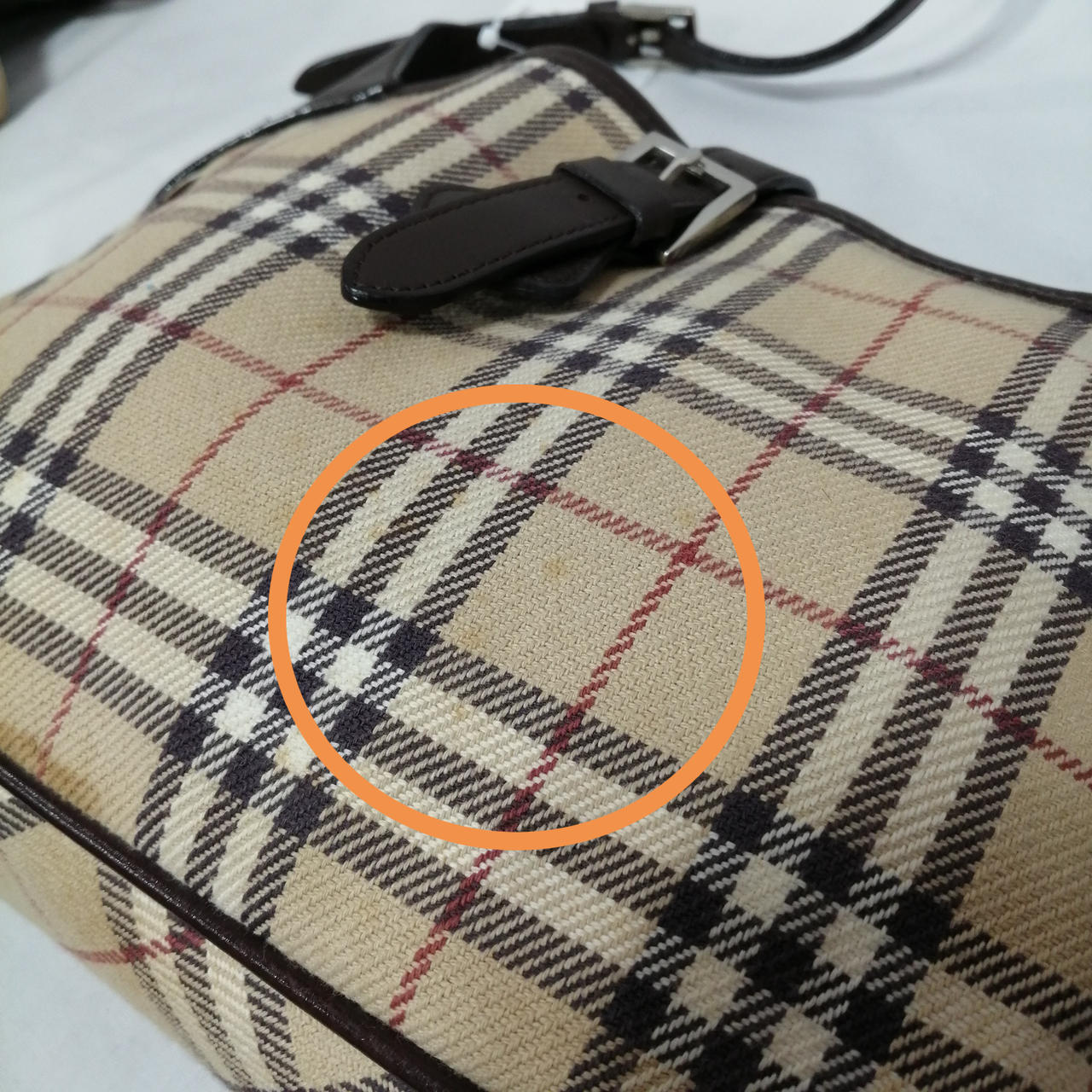 シミが全体にあります。