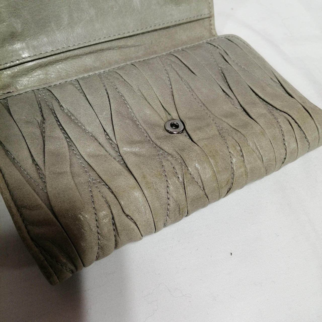 色褪せございます。