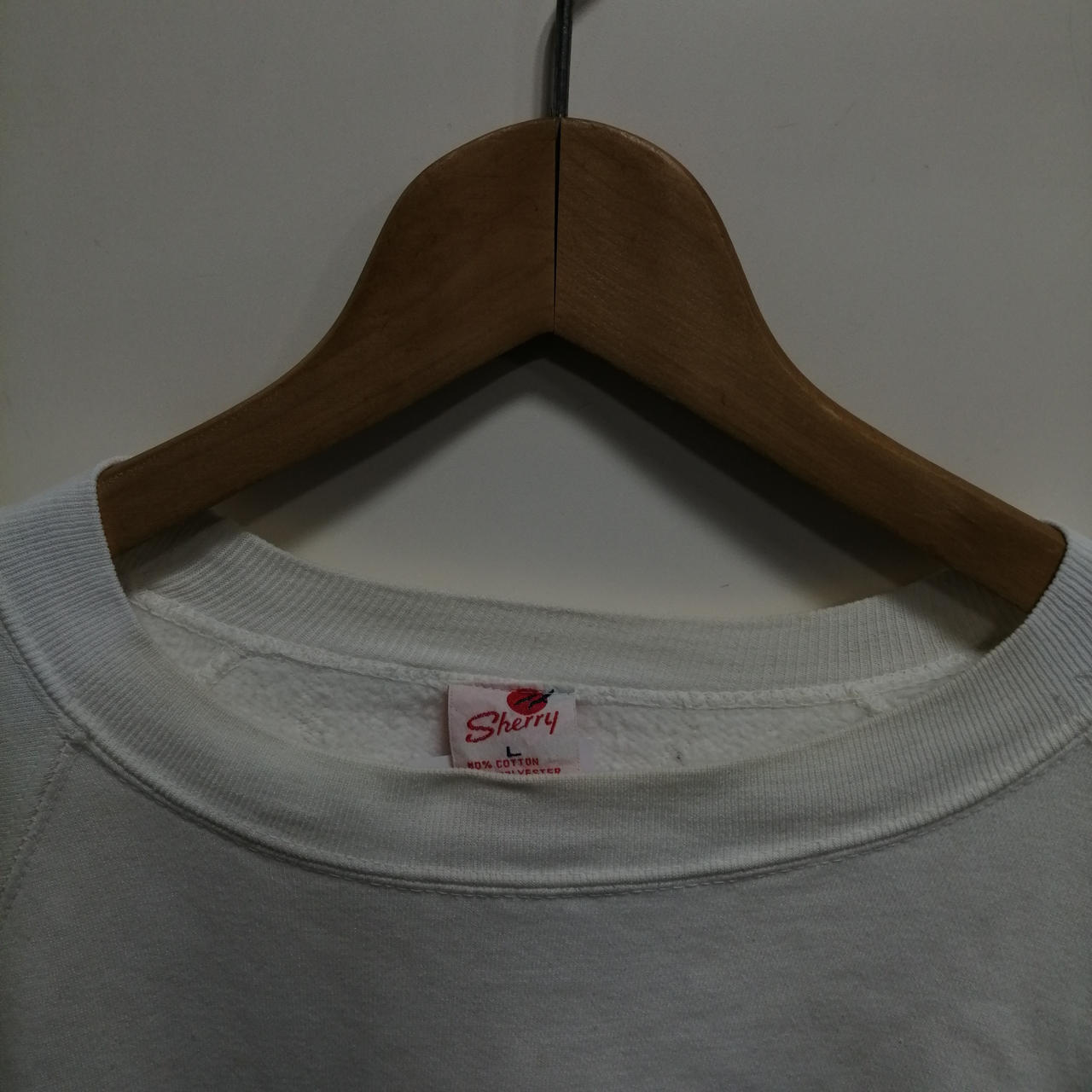 首に若干黄ばみあり