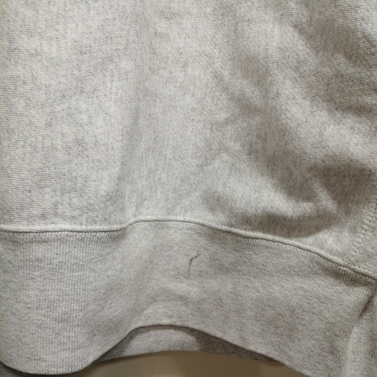 正面裾に汚れあり