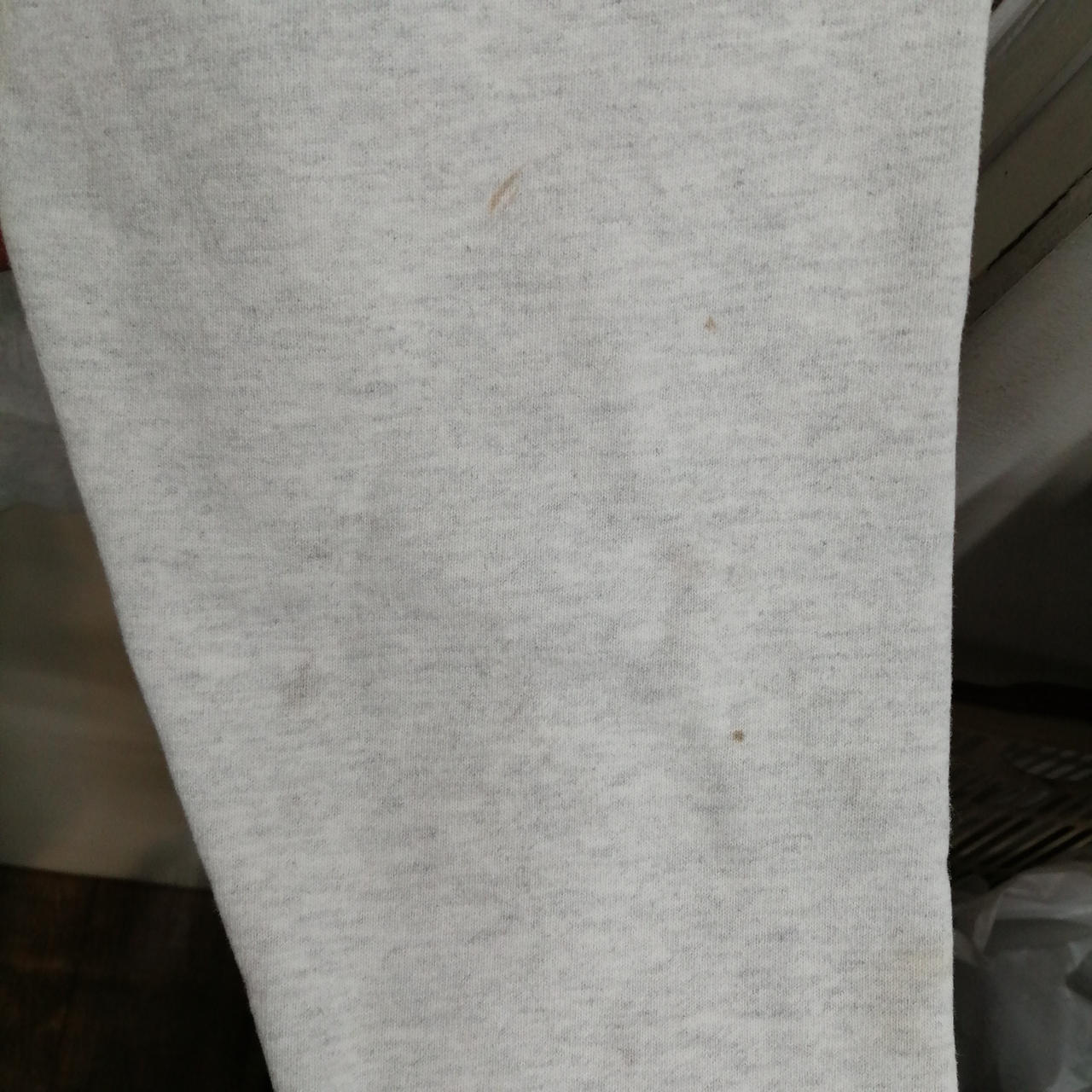 背面右袖に汚れあり