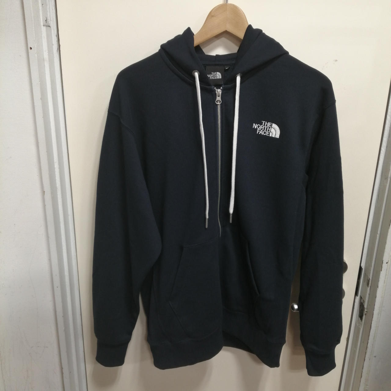 タバコの匂いがあります。