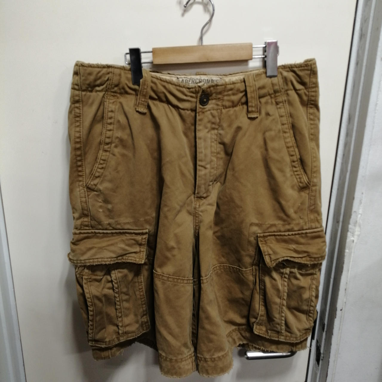 タバコの匂いがあります。