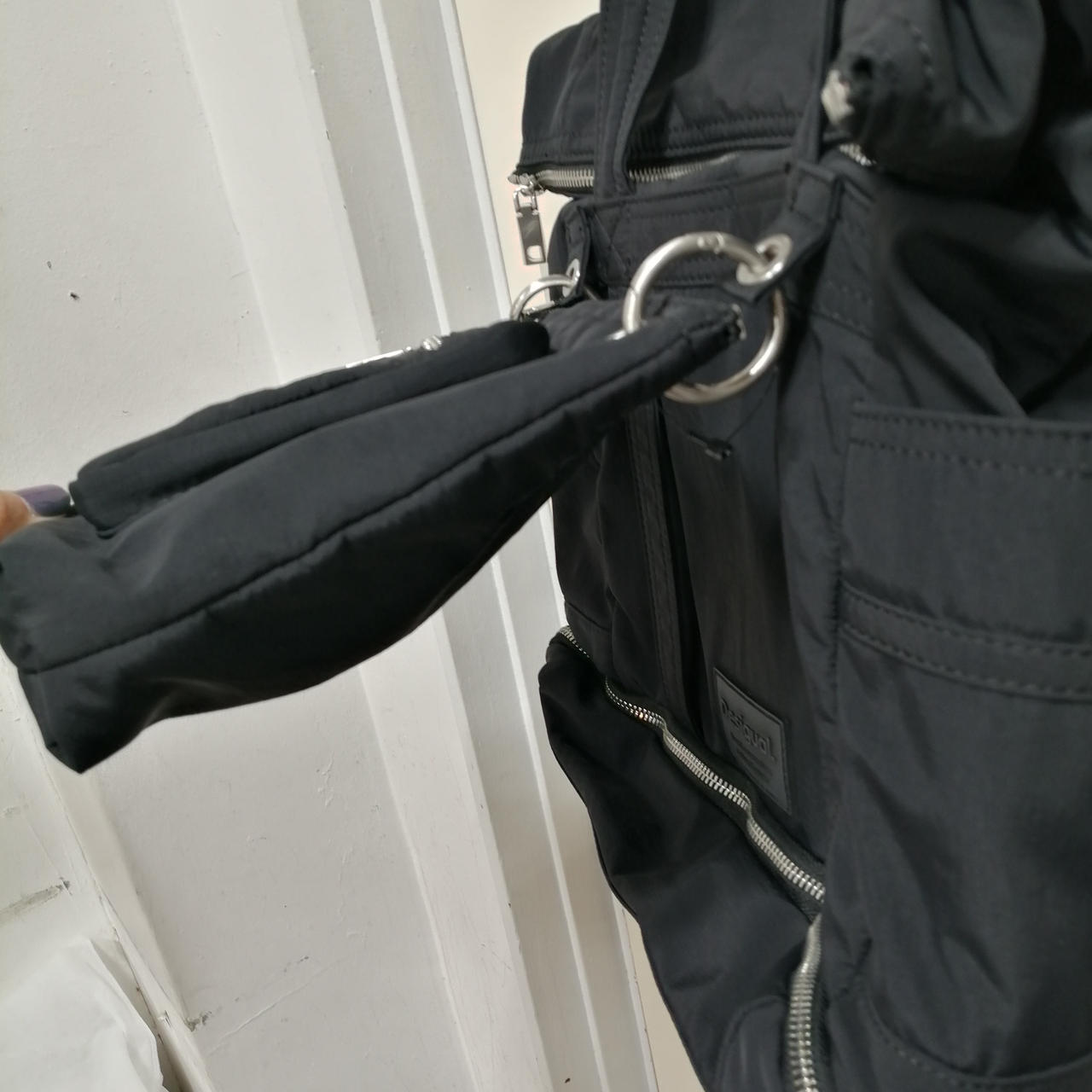 取り外してショルダーバッグになります