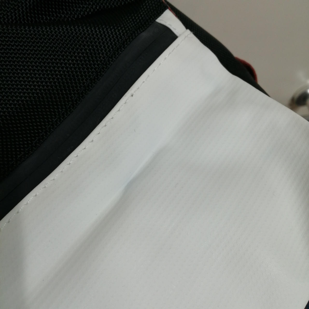 蓋に汚れあり