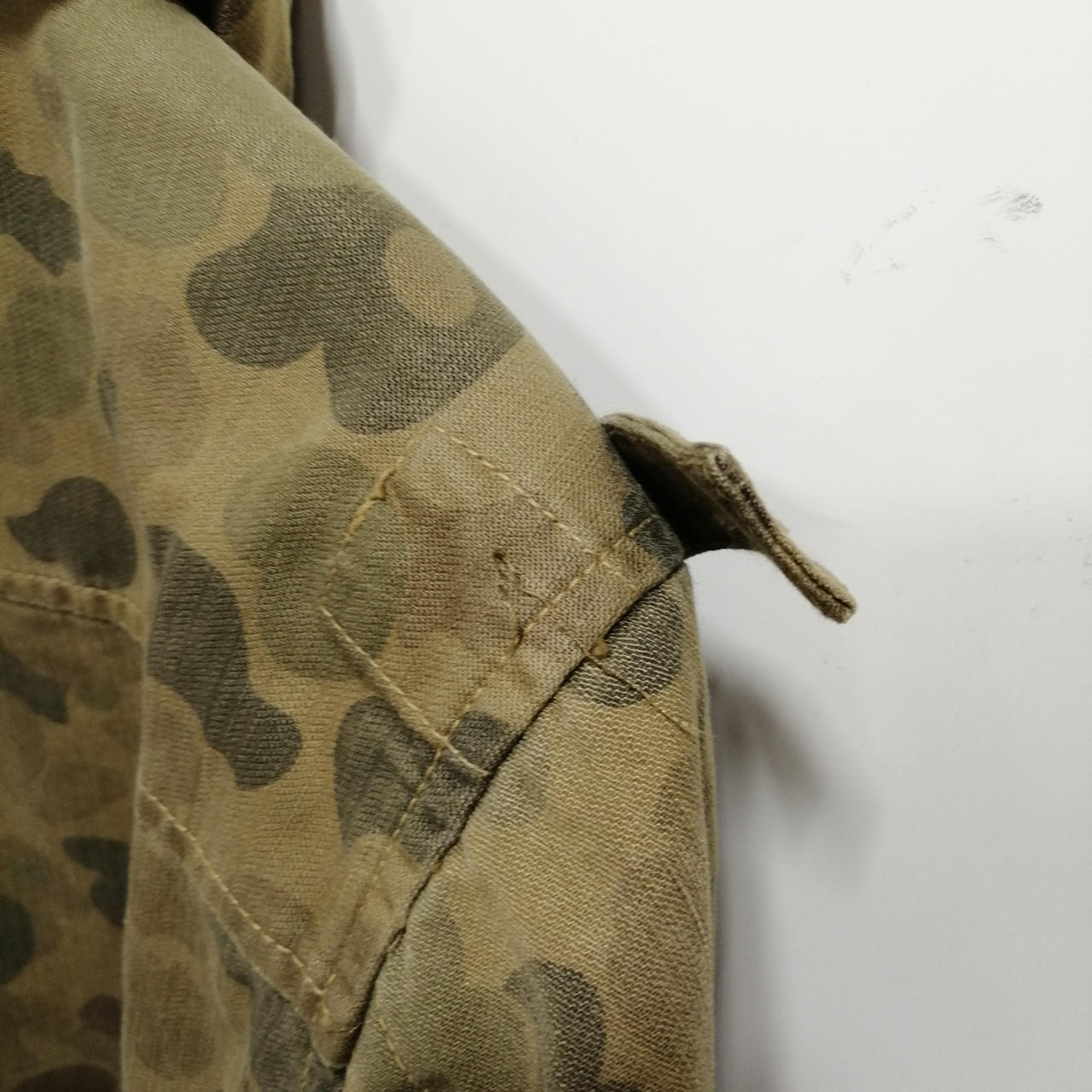 右肩ボタン欠損