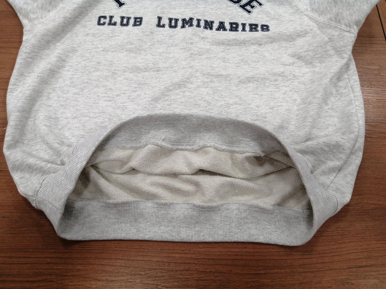 糸ほつれ、毛玉があります