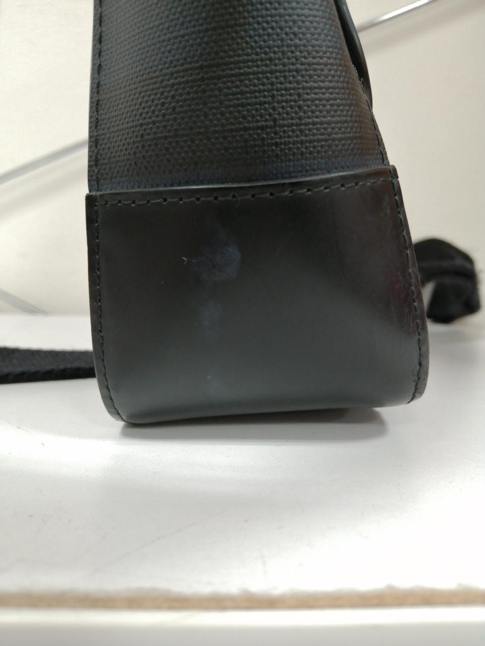 側面に汚れがあります