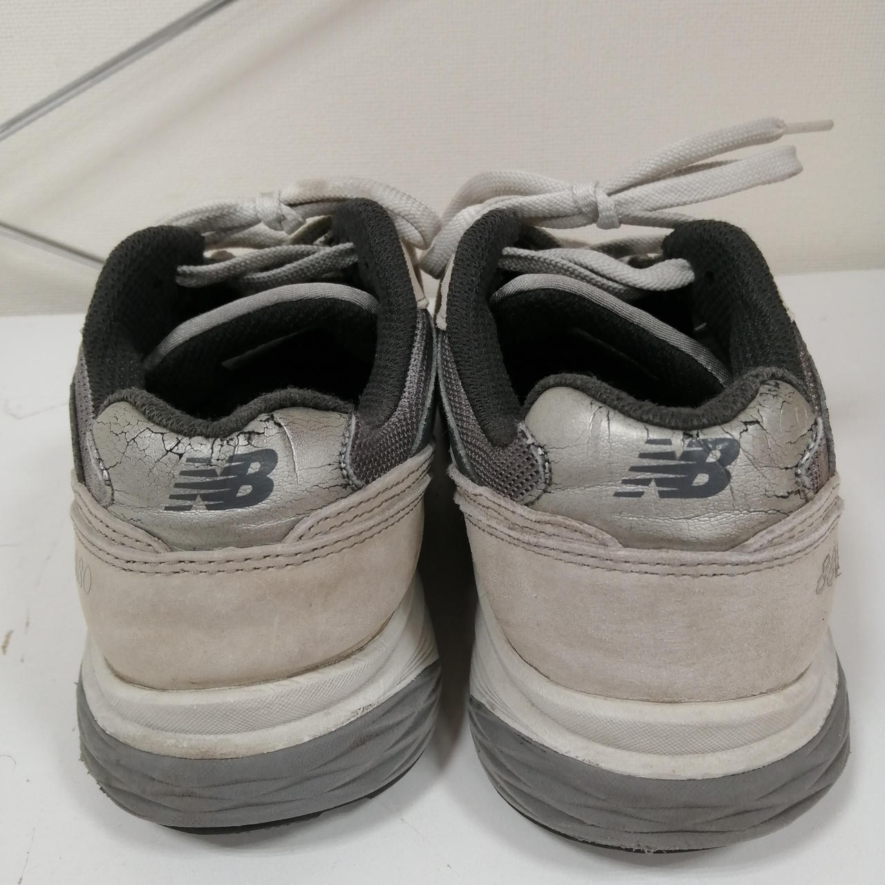 かかと部分に剥がれ等ございます