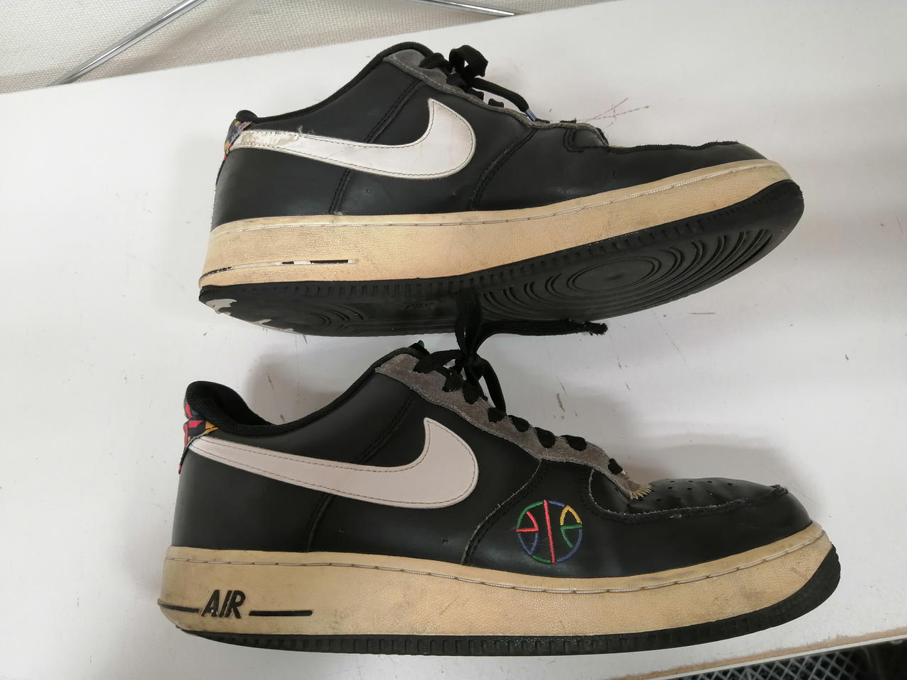 全体的に擦れ、汚れがございます