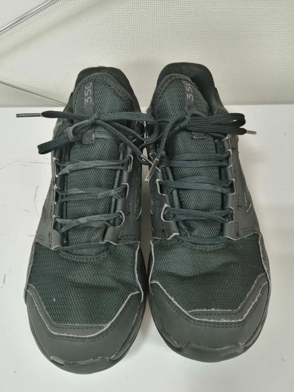 爪先部分にやや使用感があります