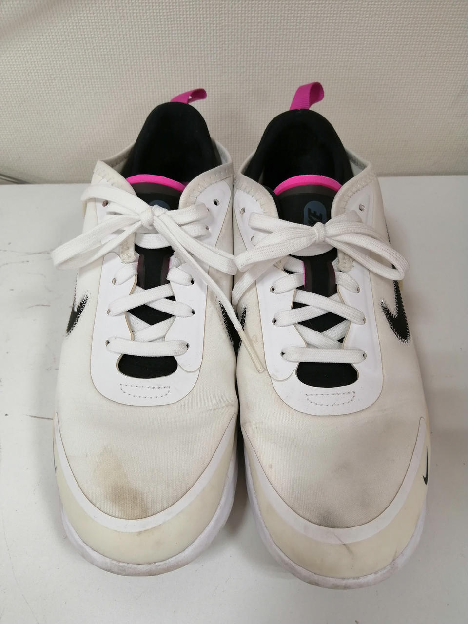 爪先部中心に全体的に汚れがあります