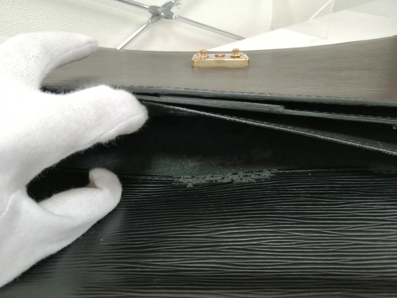 内側に劣化があります