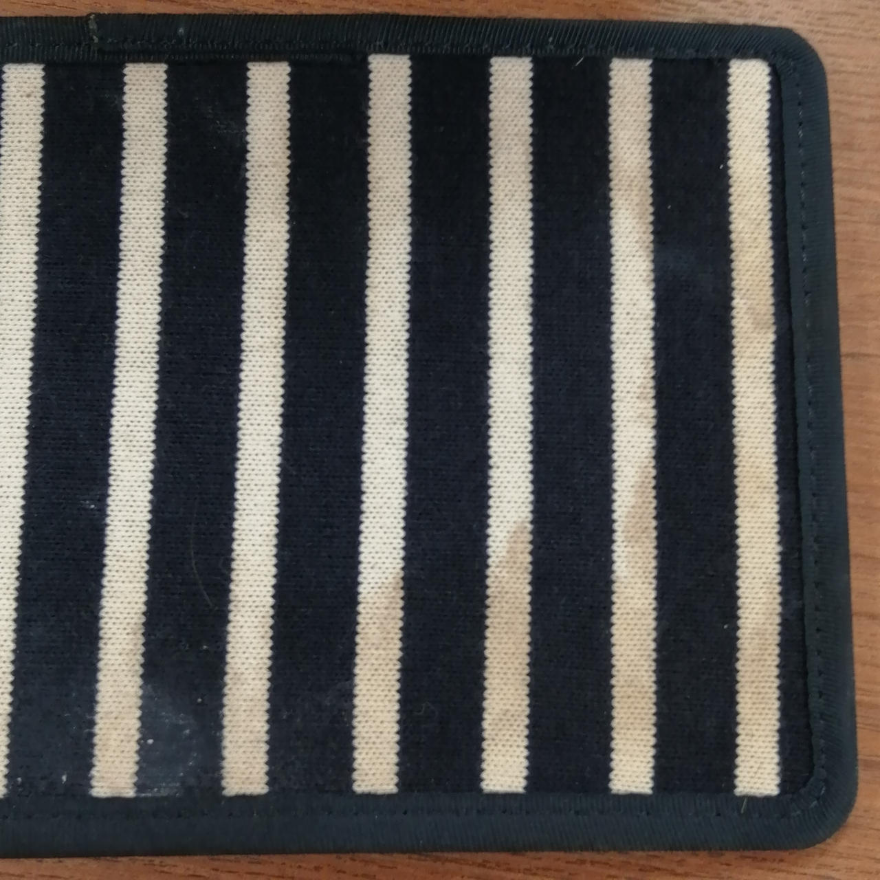 底部分にシミあり