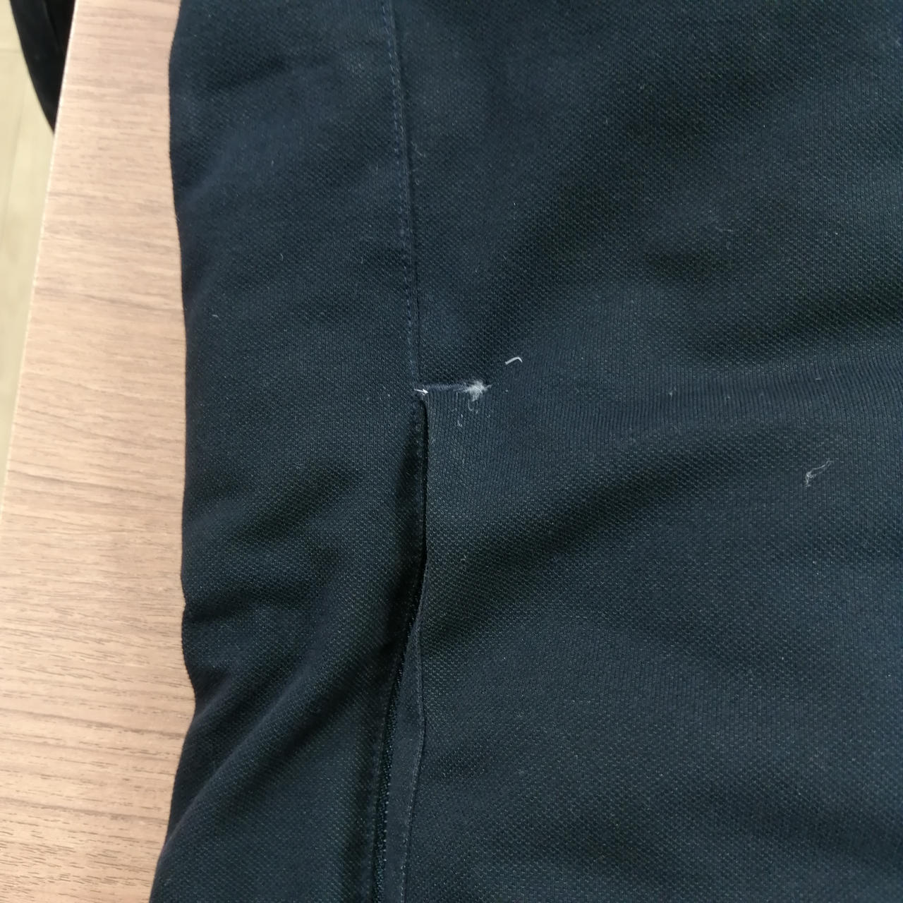 チャック上側破れあり