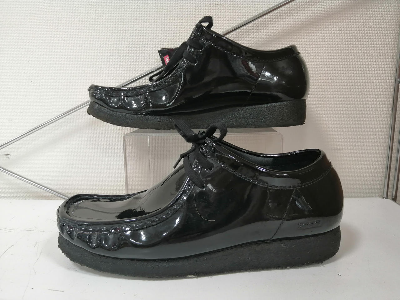 かかと部分等に若干の擦れがございます