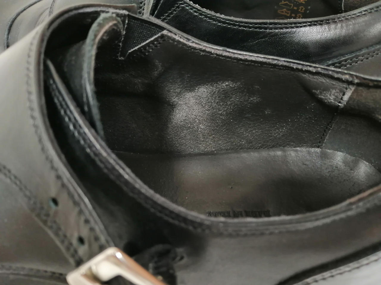 内側に擦れがございます