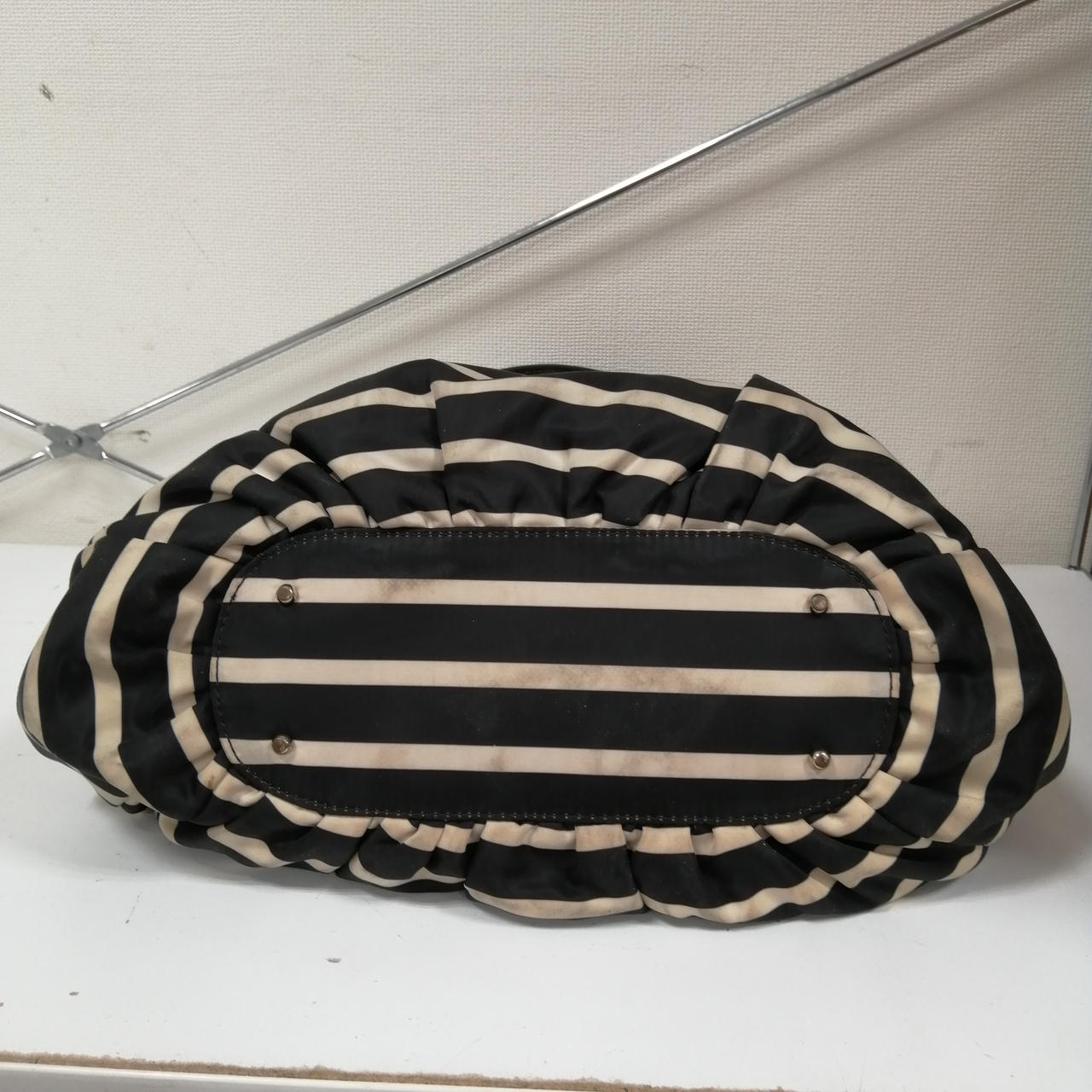 黄ばみと汚れあり