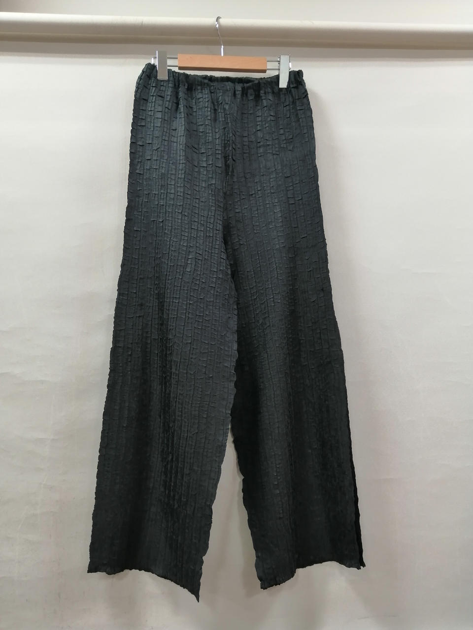 ISSEY MIYAKE イッセイ ミヤケ 変形デザイン パンツ ISSEY MIYAKE イッセイミヤケ PLEATS PLEASE パンツ 変形 SIZE 3