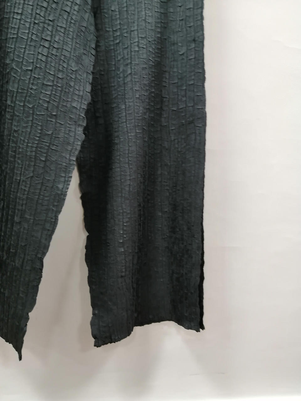 ちか【イッセイミヤケ】パンツ　デザイナーズ　バイセクシャル　ブラック イッセイミヤケ(ISSEY MIYAKE)|デザインパンツ|HARDOFFオフ