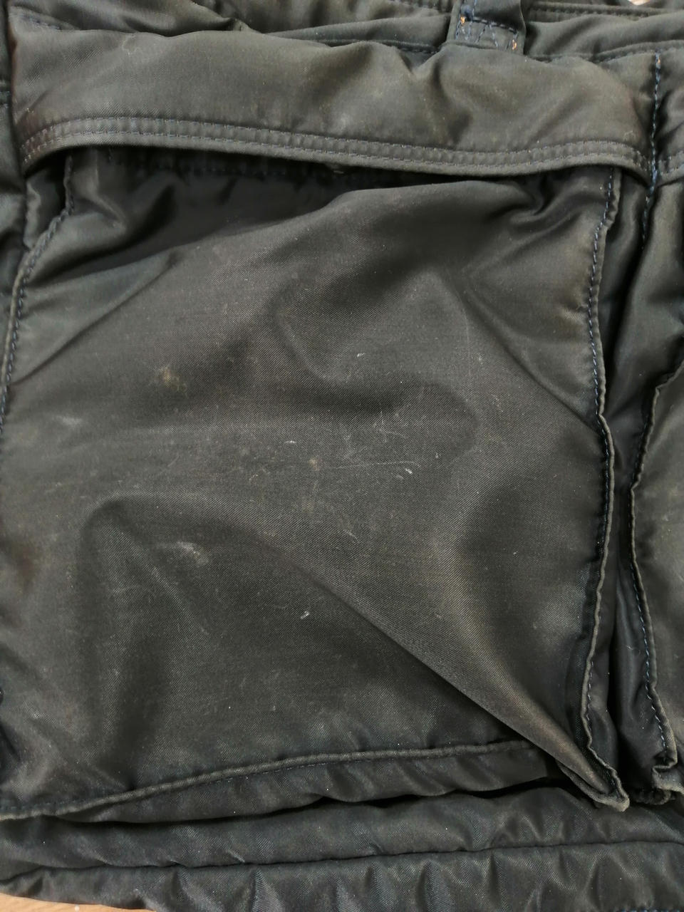 色褪せ、お汚れがございます