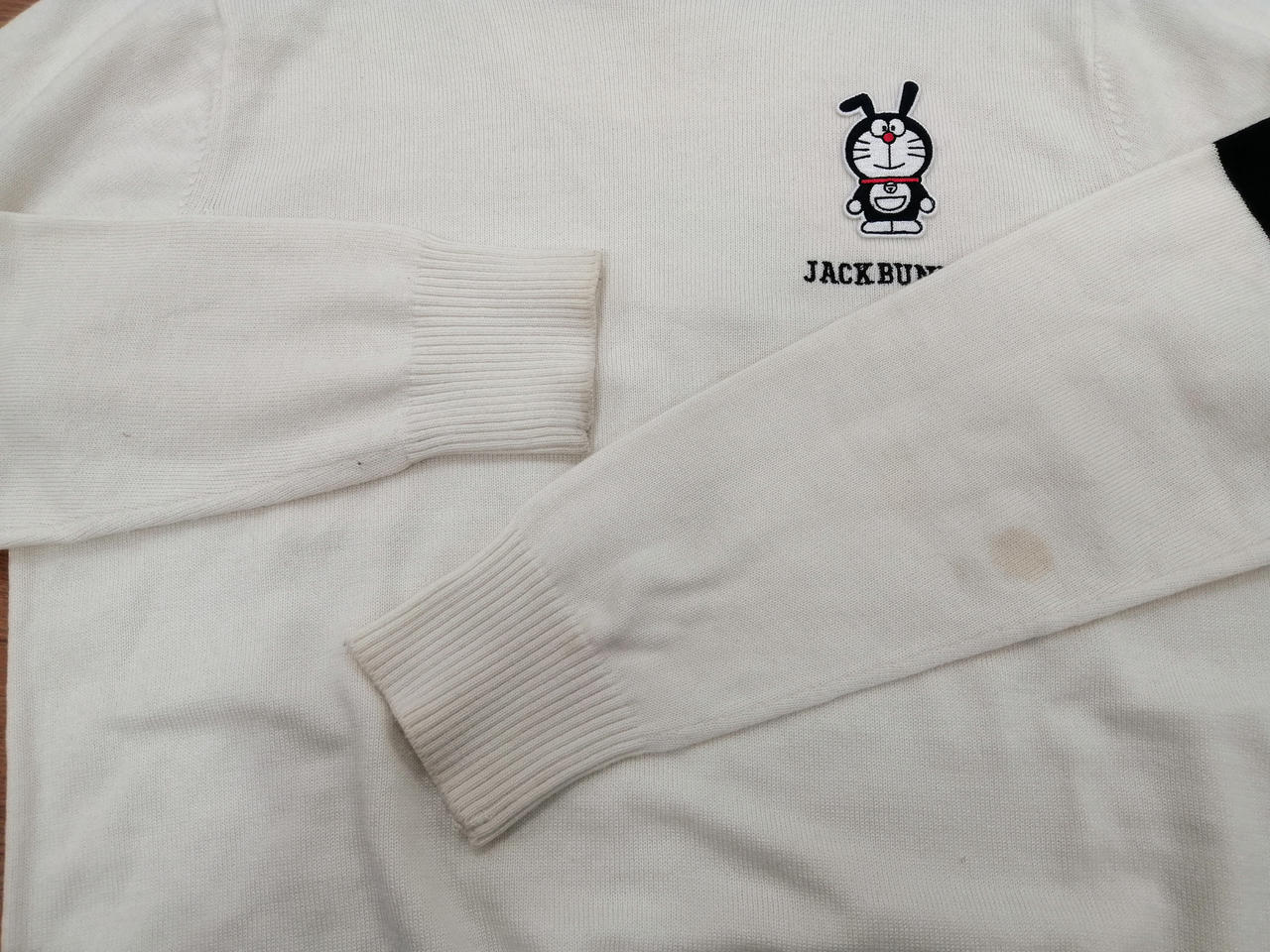 袖にお汚れがございます