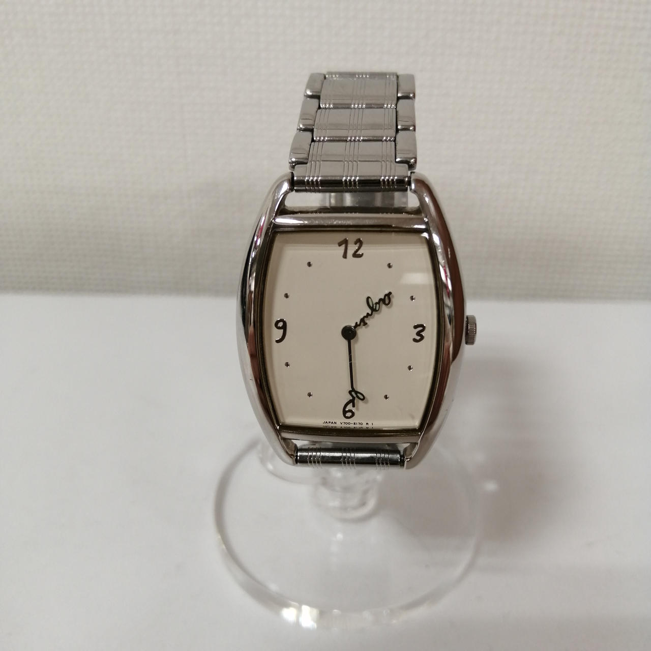 文字盤ガラスに傷がございます