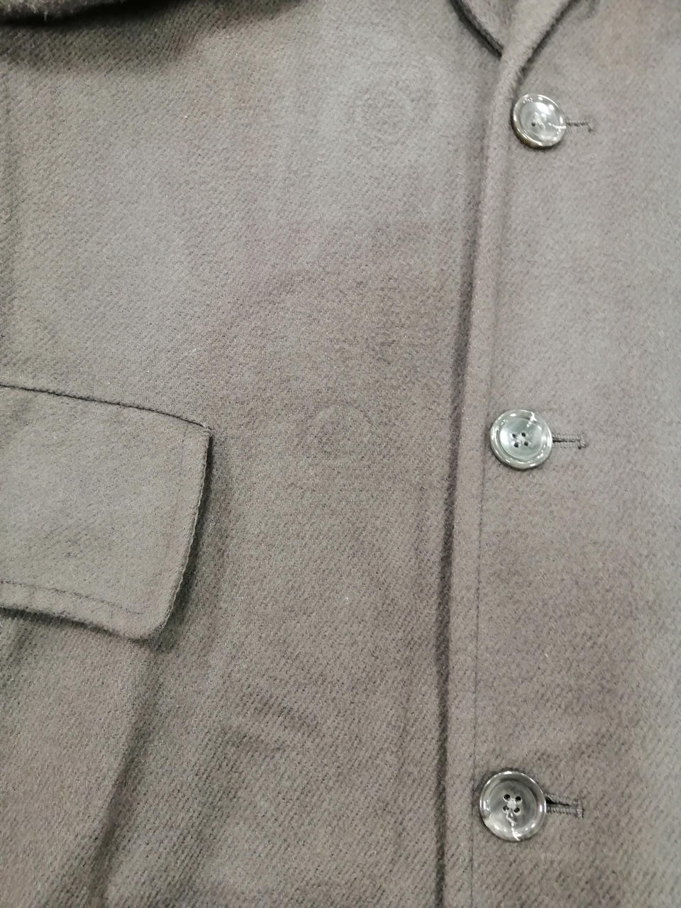 ボタン跡がございます