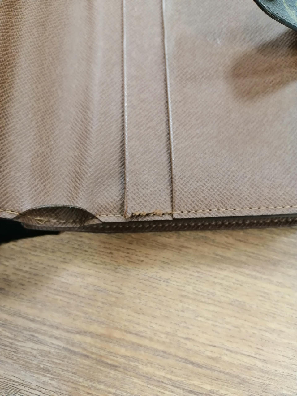 破れがございます