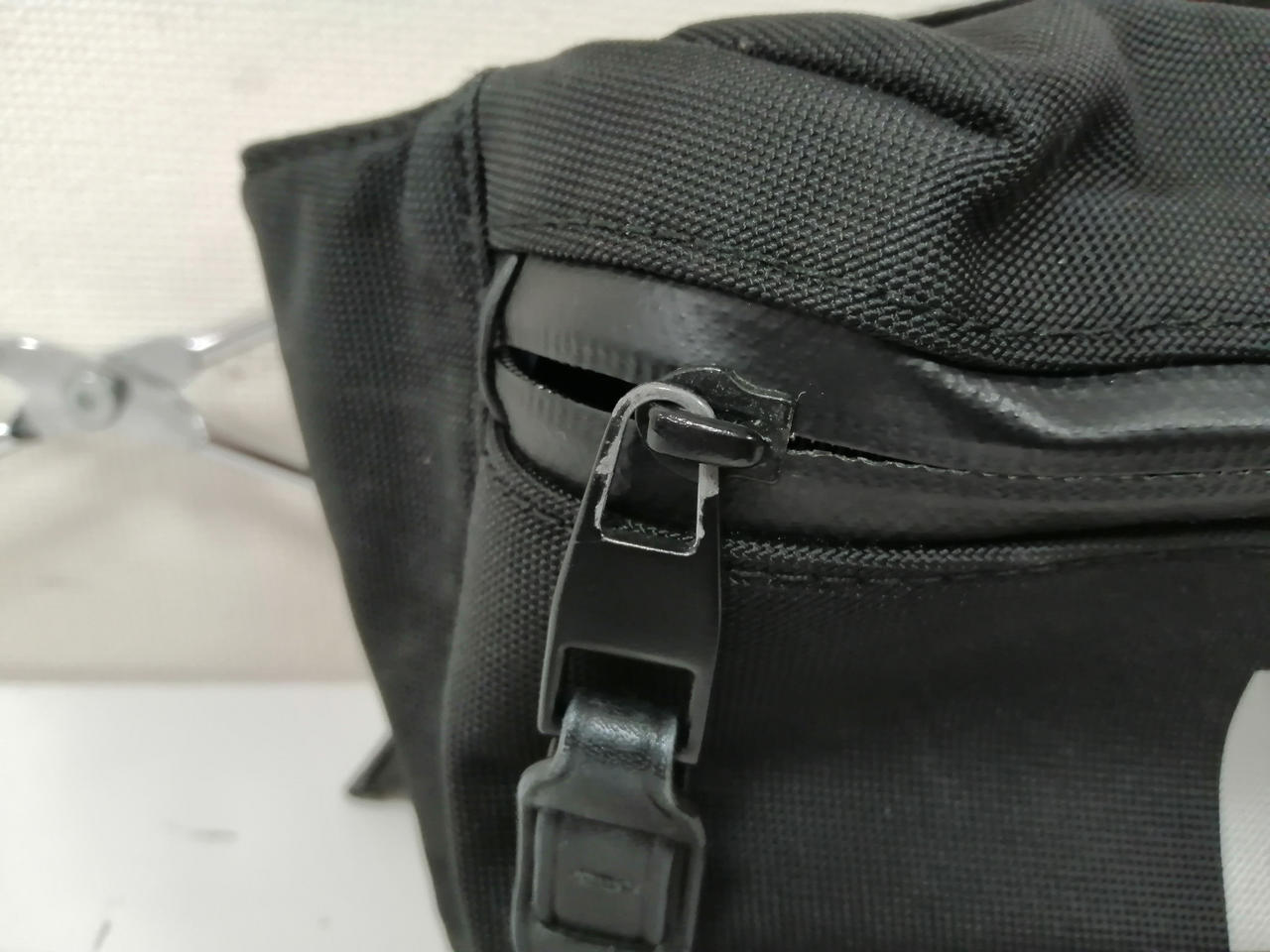 金属部分に剥がれがございます