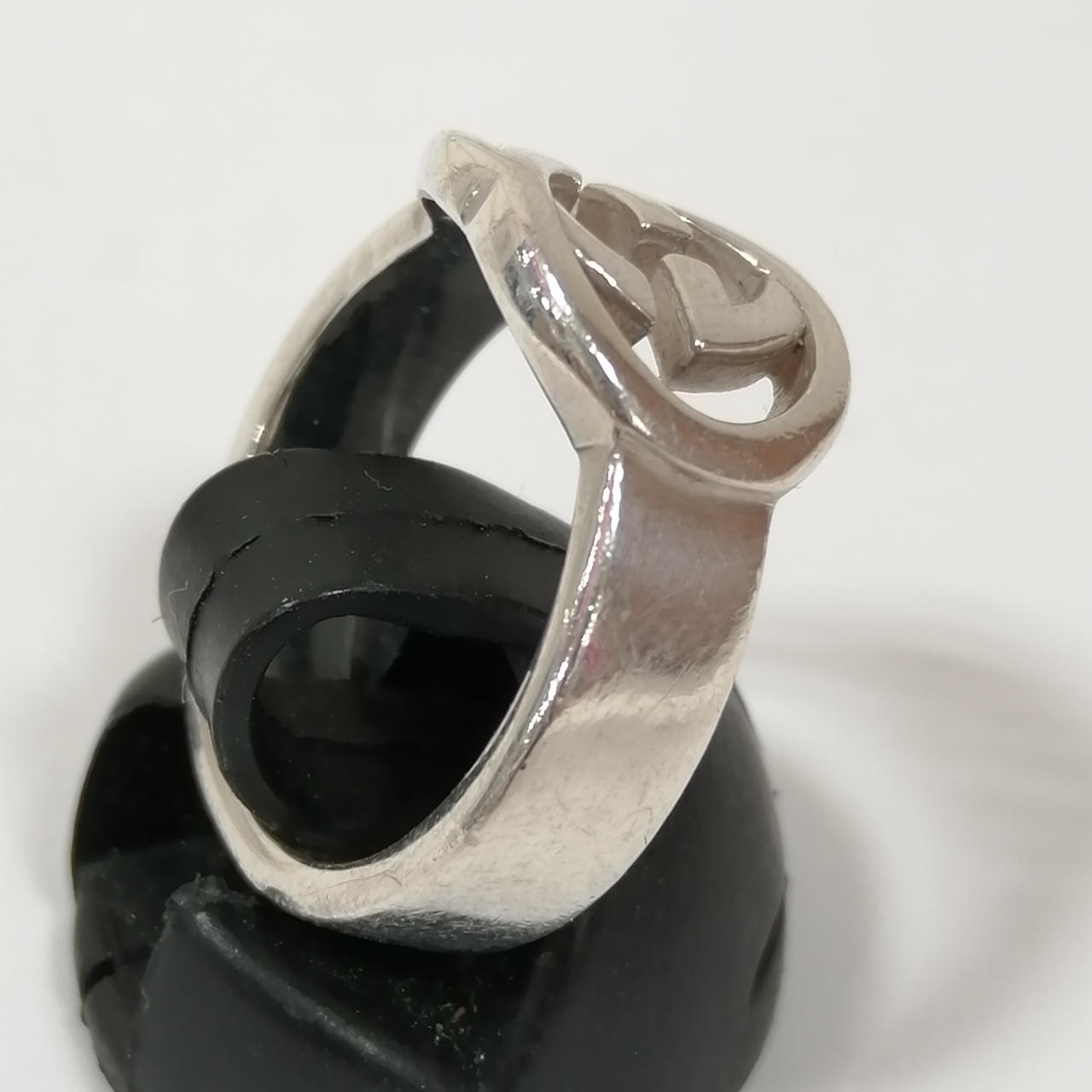 全体的に細かい傷がございます