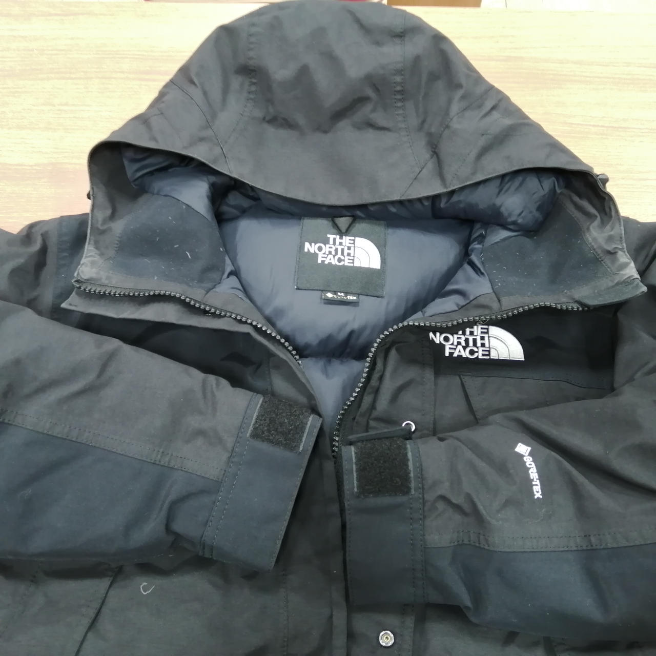 襟元にスレがございます