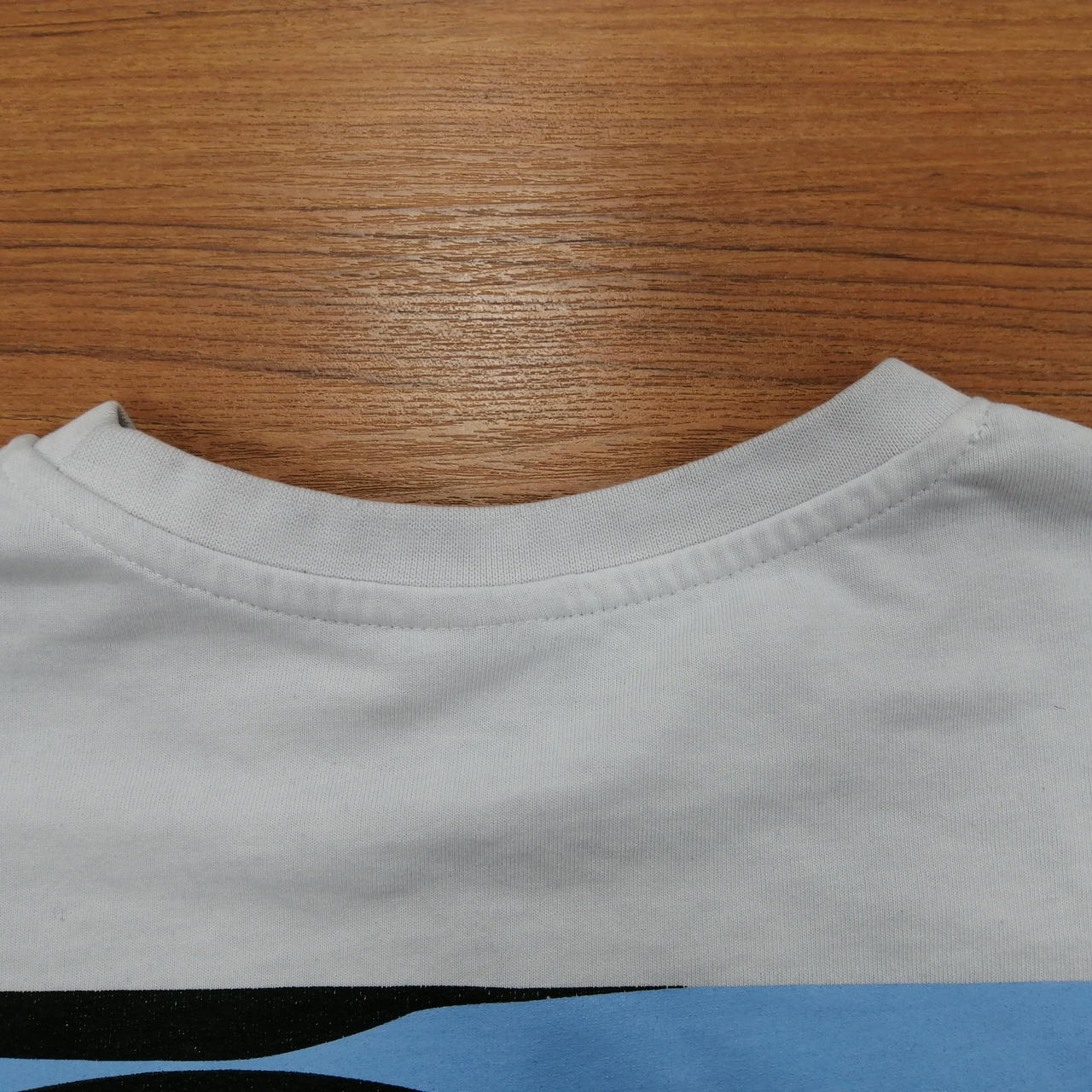 襟にお汚れがございます