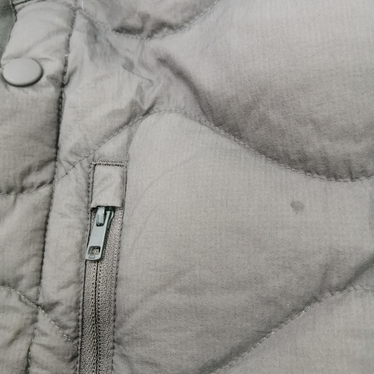 前みごろに小さなシミあり