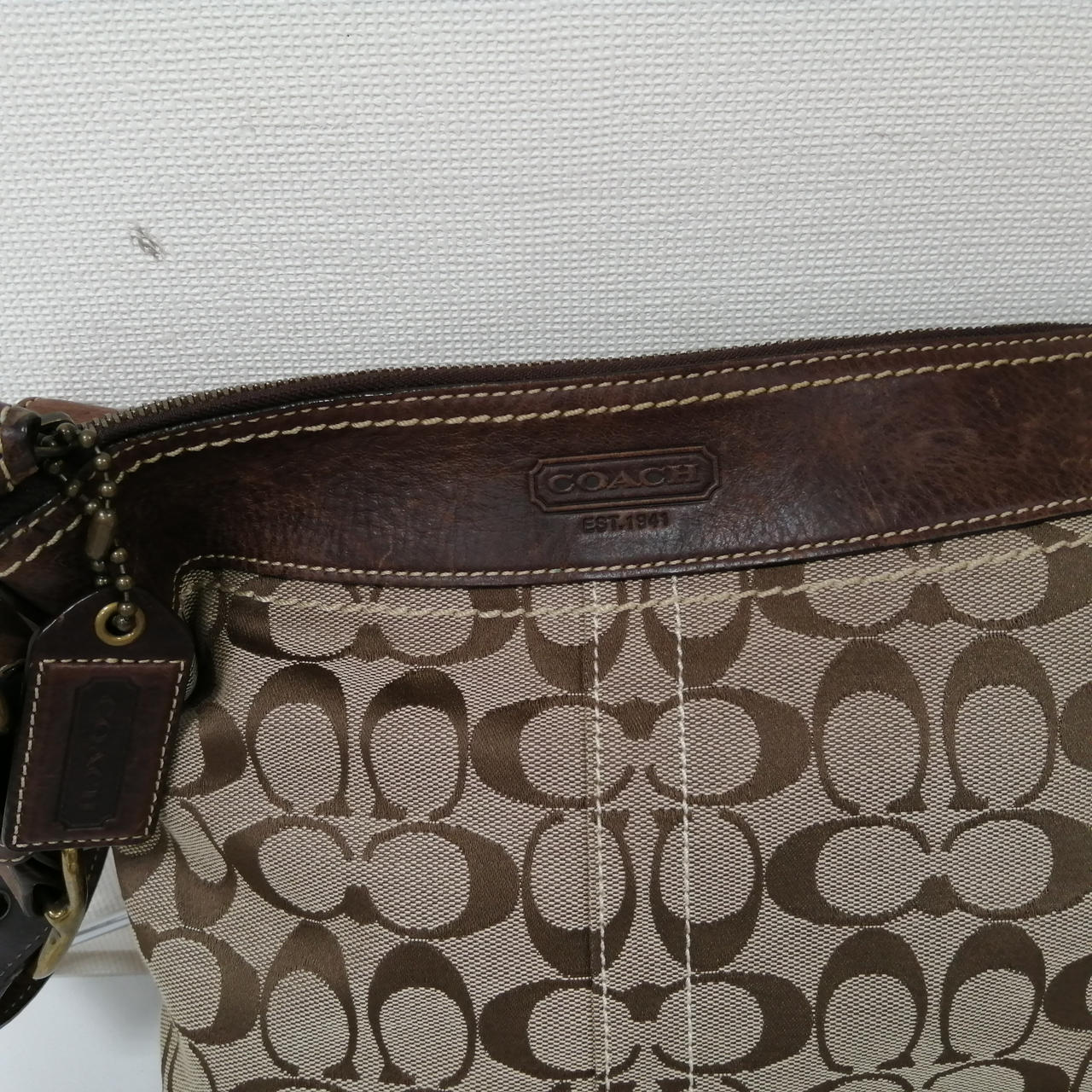 いれ口に傷がございます。