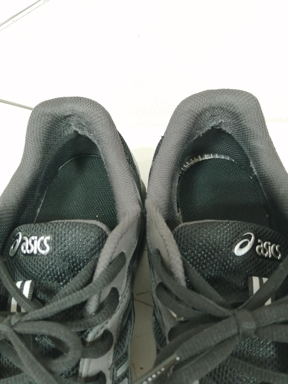 かかと内側に使用感がございます