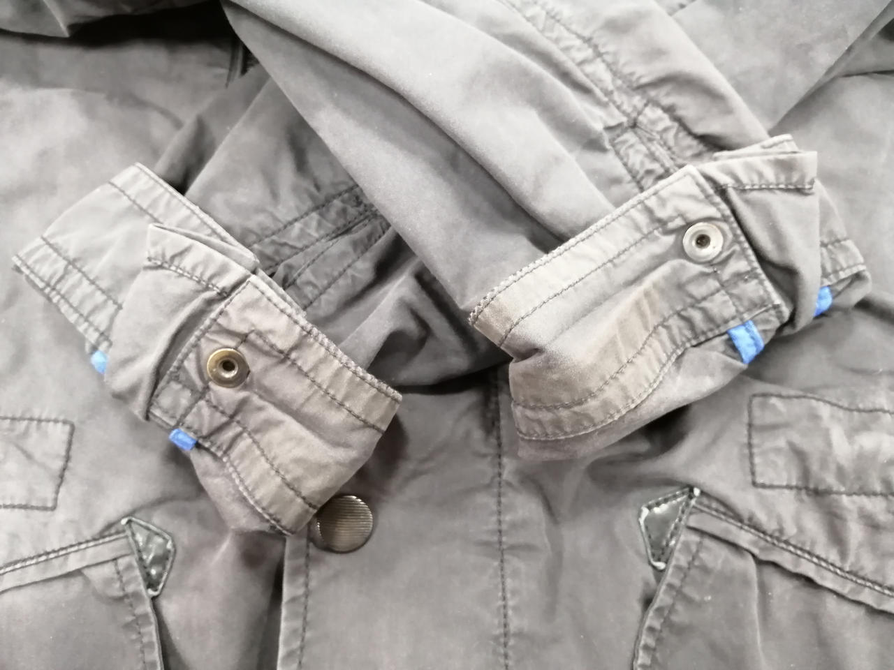 袖裏　色褪せあり