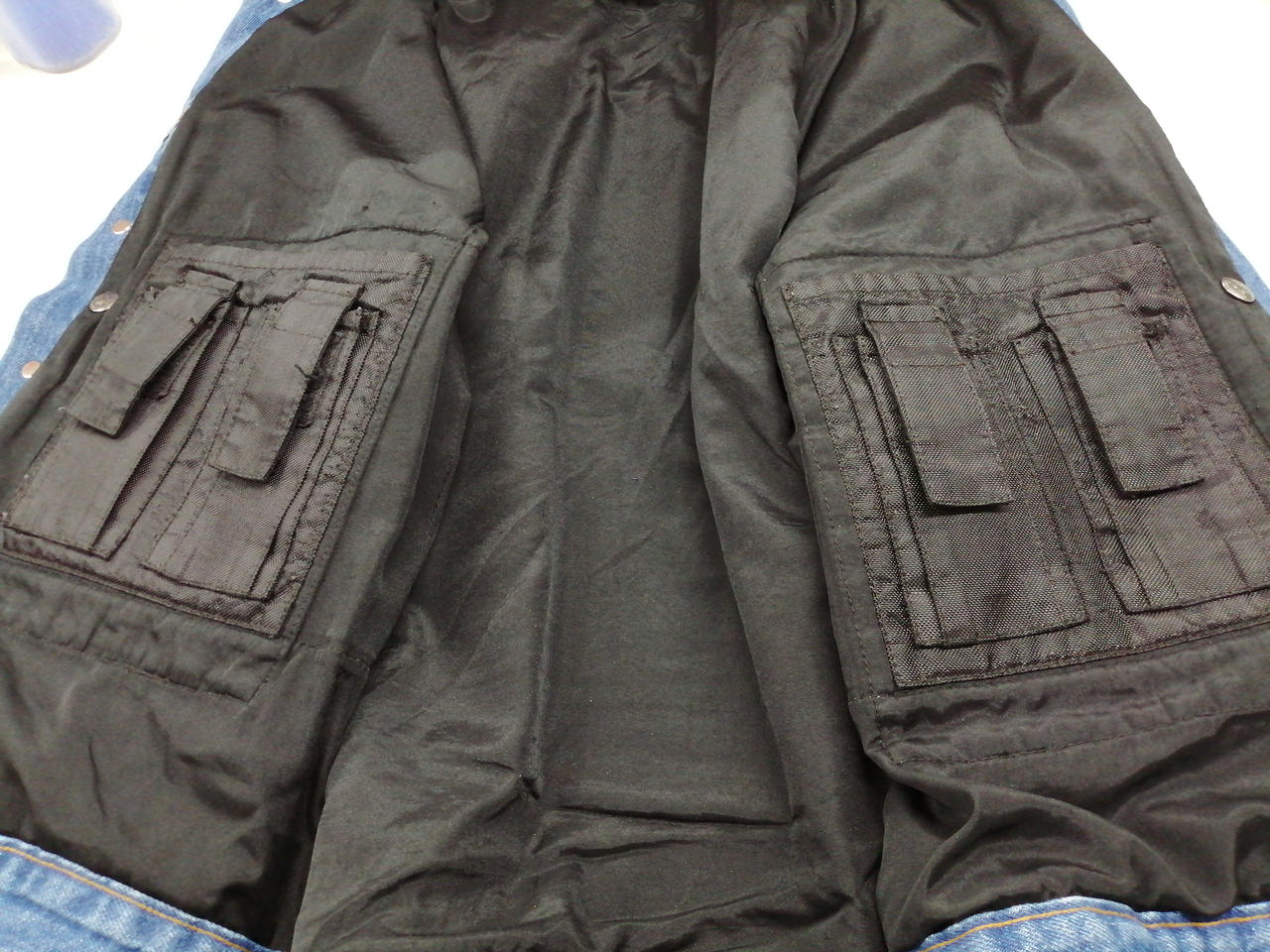 内側にポケットあり