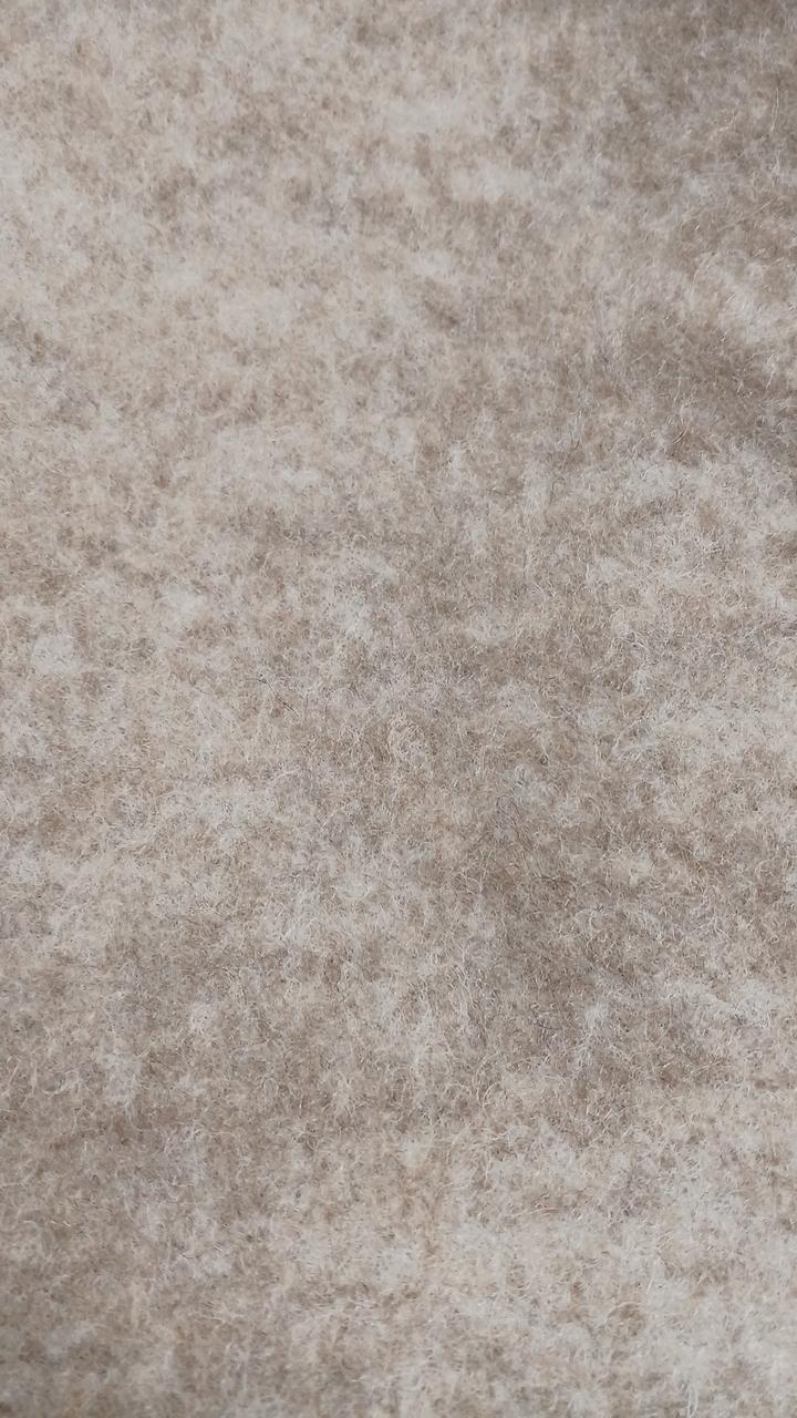 全体的に毛羽立ちあり