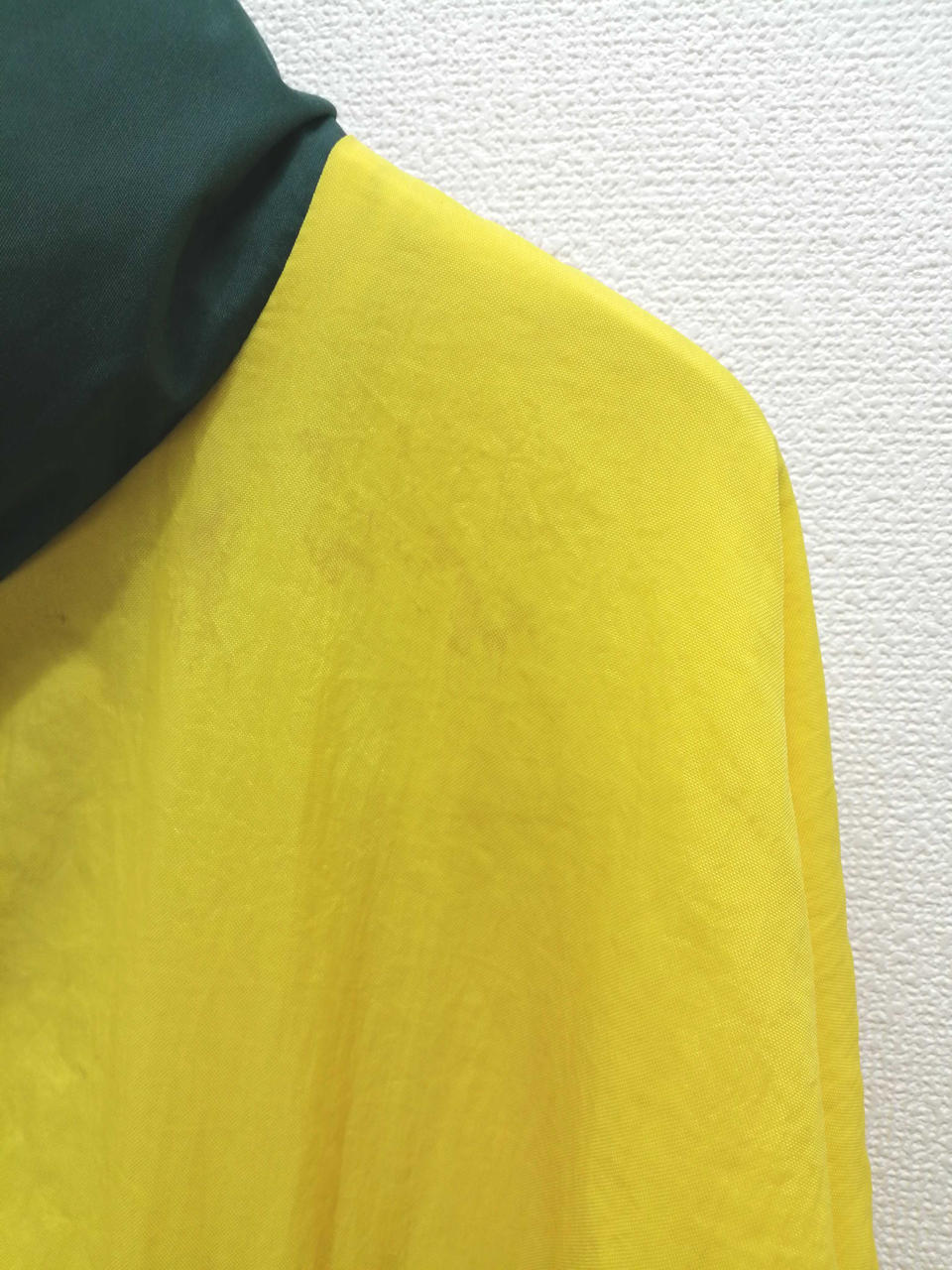 左肩薄く汚れあり