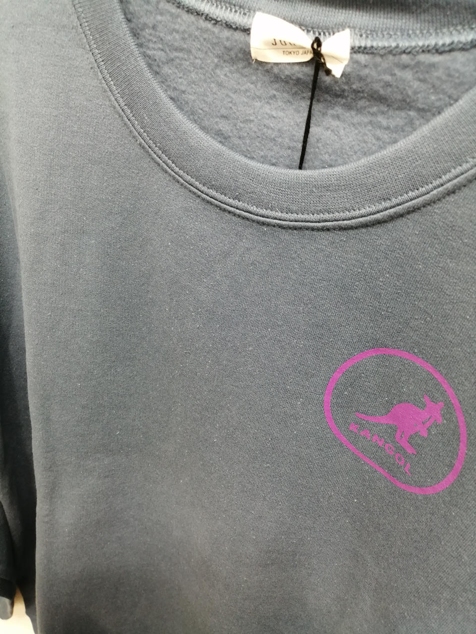 極小の毛玉が少々あります。