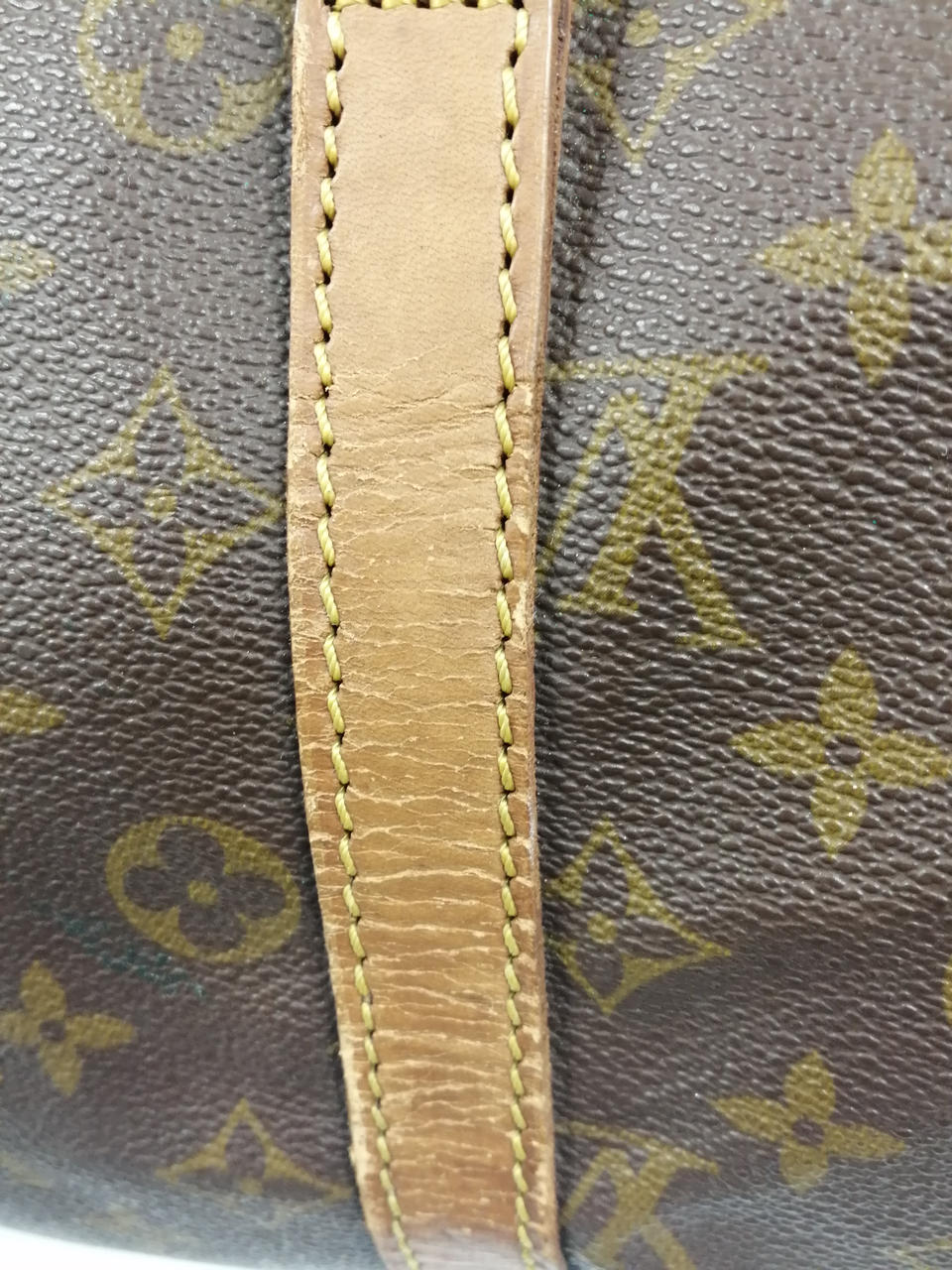 レザー部分ひび有り