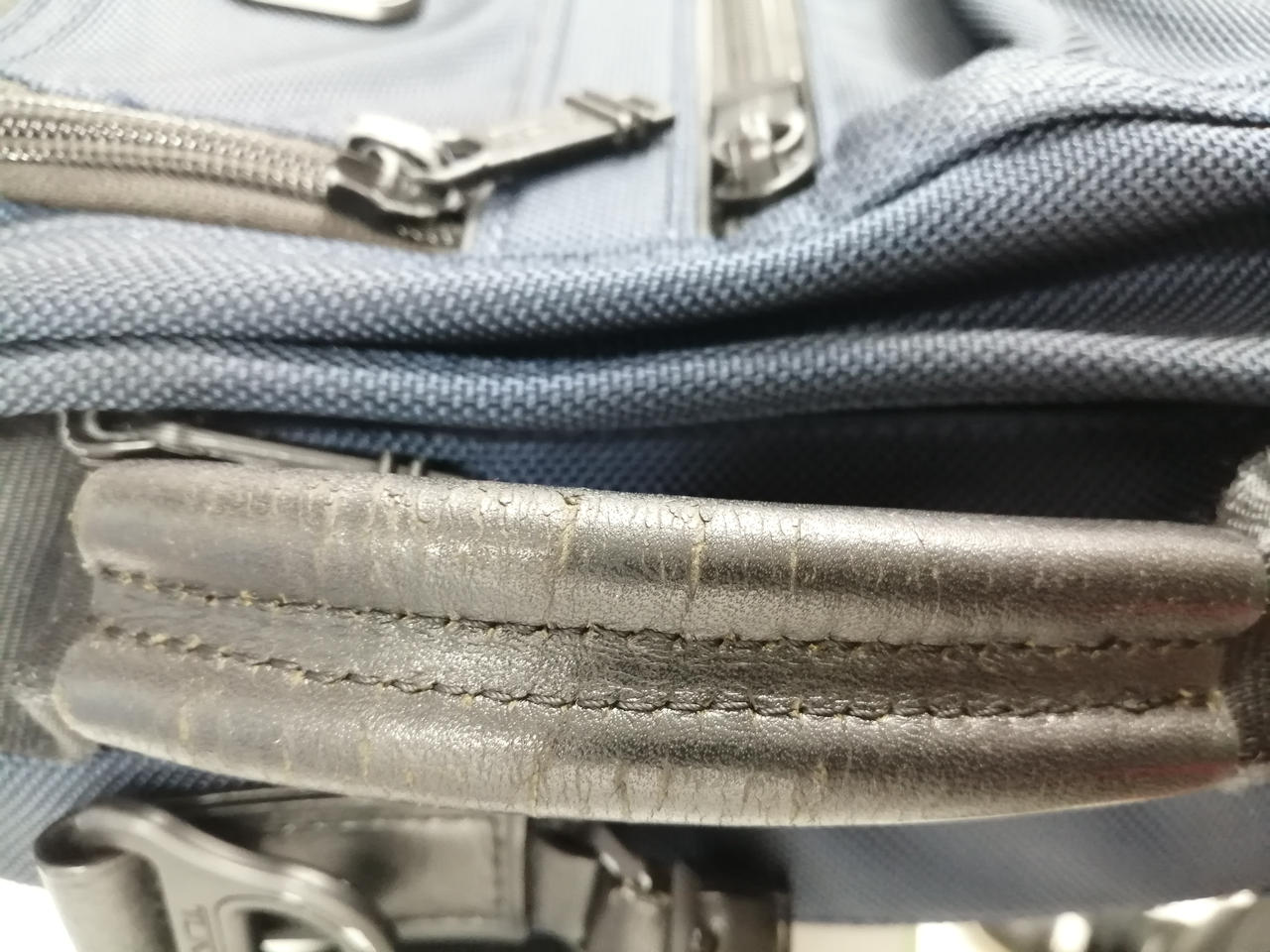ハンドルレザー割れあり