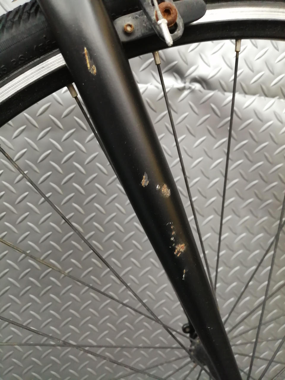 フォークに傷あります