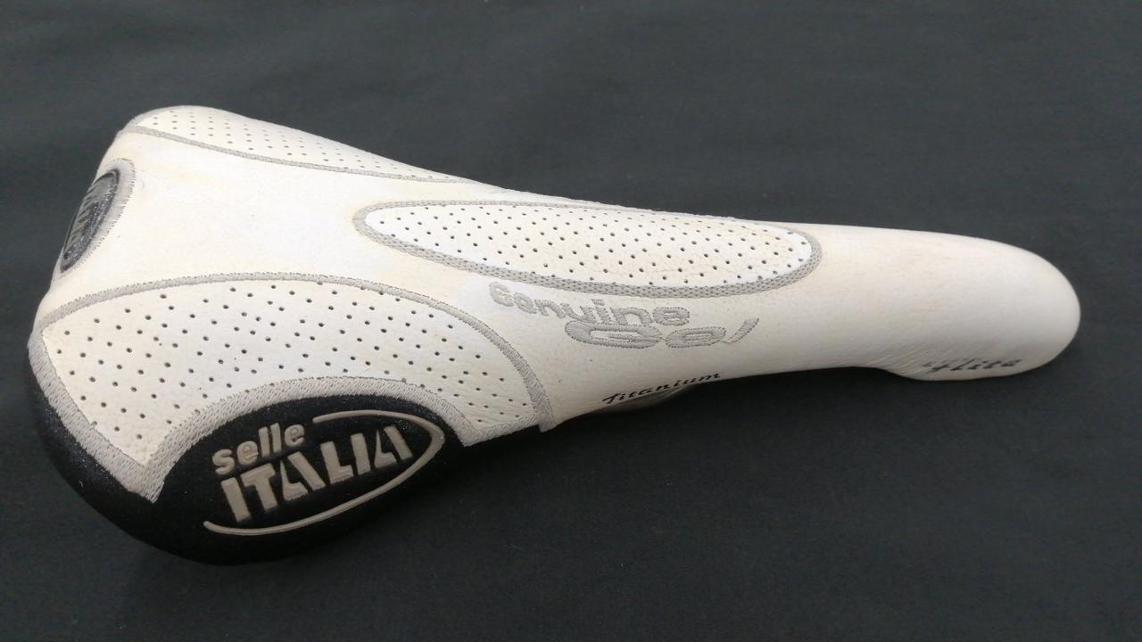 Selle Italia Flite Titanium サドル　中古 Amazon | セライタリア(Selle Italia) FLITE 1990 Titanium BLK