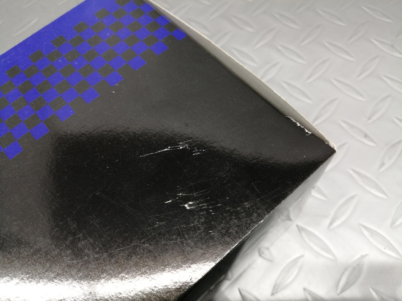 箱ダメージあり